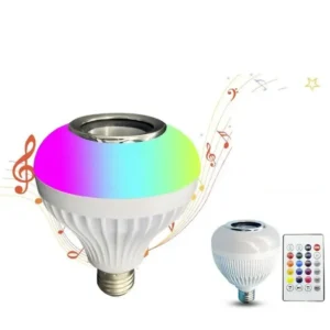 Lámpara LED blanca con luz multicolor y parlante, acompañada de un control remoto para ajustar colores y volumen.