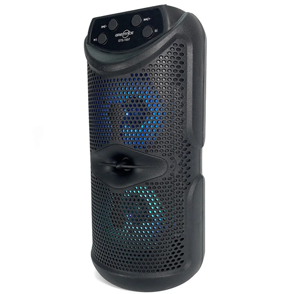 Parlante portátil negro con rejilla metálica y luces LED azules visibles a través de los altavoces internos.