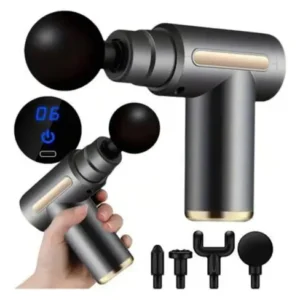 Pistola de masaje muscular color gris con pantalla LED digital, accesorios intercambiables y mano sosteniendo el dispositivo.