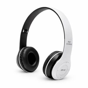 Auriculares de vincha inalámbricos modelo P47 en color blanco y negro sobre fondo blanco.