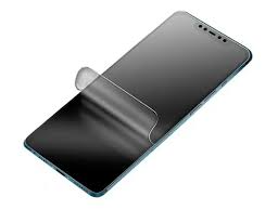 Smartphone con protector de pantalla de hidrogel mate parcialmente aplicado sobre el panel táctil.