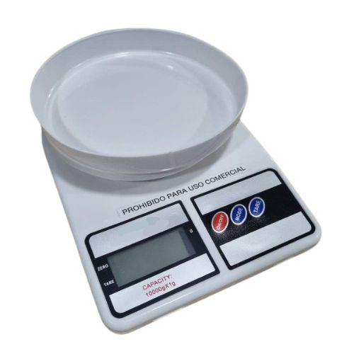 Balanza de cocina blanca con capacidad de 10 kg y bowl desmontable sobre fondo blanco