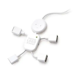 Hub USB blanco de cuatro puertos con diseño de figura humana y un pequeño indicador LED verde sobre fondo blanco.
