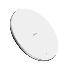 Cargador inalámbrico circular de color blanco con diseño minimalista sobre fondo blanco.