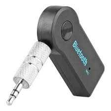Receptor Bluetooth negro compacto con conector jack de 3.5mm metálico para audio.