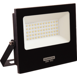 Reflector LED Tramontina de 50W con certificación IP65 en color negro sobre fondo blanco.
