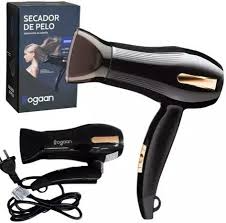 Secador de pelo negro OGAAN con detalles dorados, mostrado en posición extendida, plegado y dentro de su caja original.