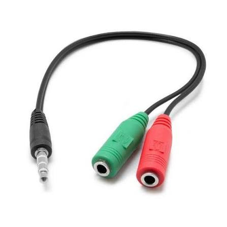 Adaptador de audio con un conector jack macho y dos entradas hembra, una verde y una roja sobre fondo blanco.