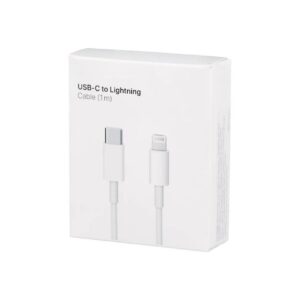 Caja de producto con un cable USB-C a Lightning de 1 metro en color blanco sobre fondo aislado.