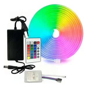 Tira de luces LED RGB enrollada con fuente de alimentación, controlador y control remoto sobre fondo blanco.