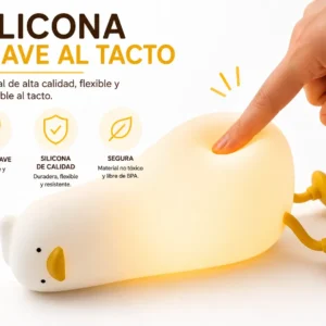 Mano presionando suavemente una lámpara led de silicona con forma de pato que muestra su flexibilidad y textura agradable.