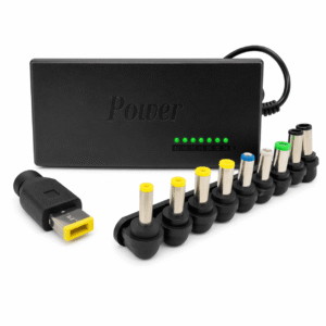 Cargador universal negro con múltiples conectores intercambiables y selector de voltaje en un fondo blanco.